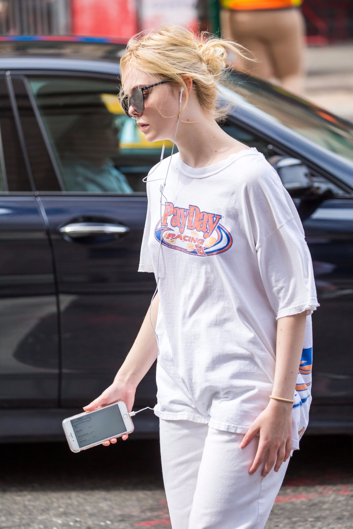 elle-fanning-out-and-about-in-new-york-09-12-2017_7.jpg