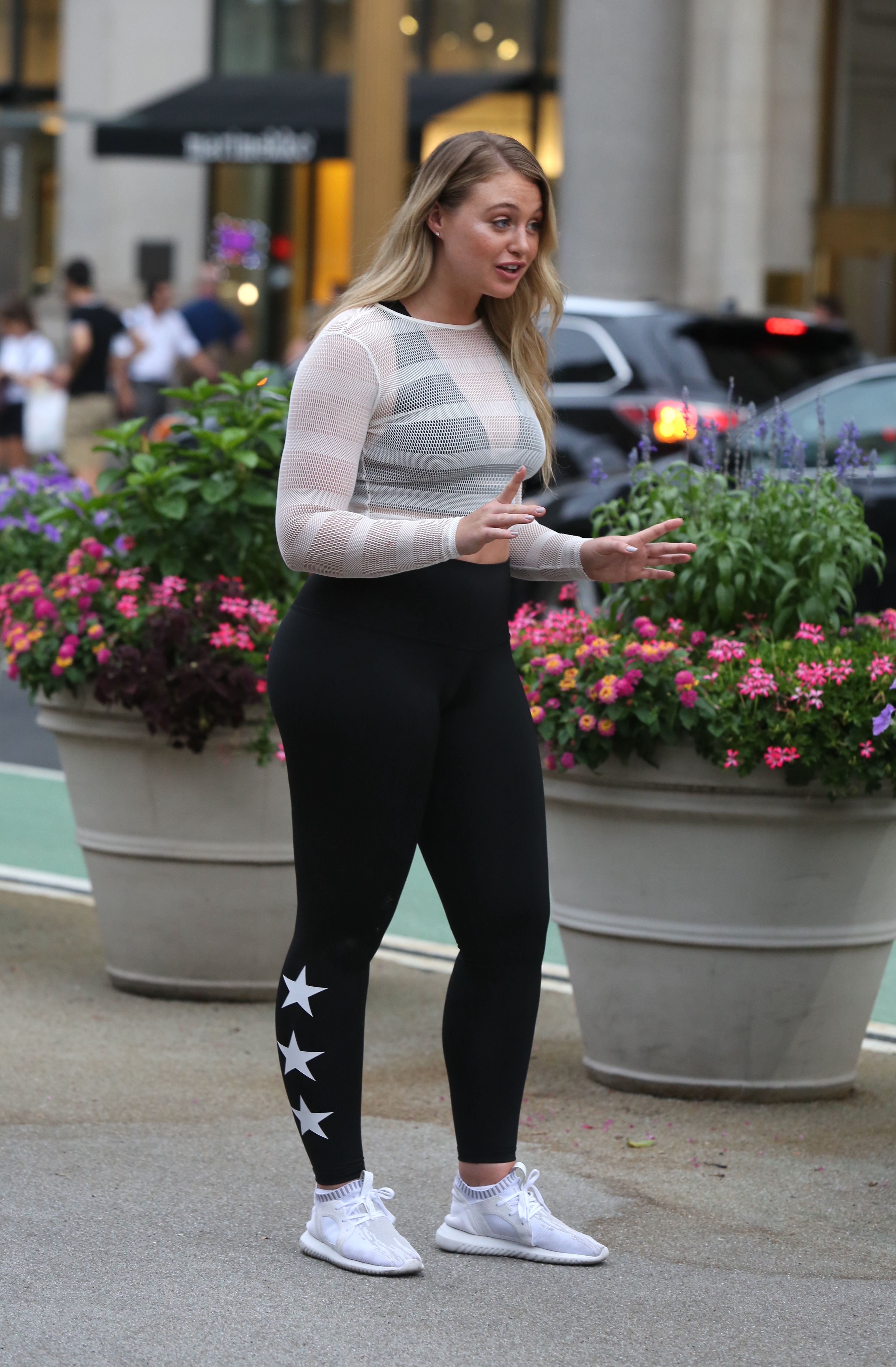 Iskra Lawrence Twerk